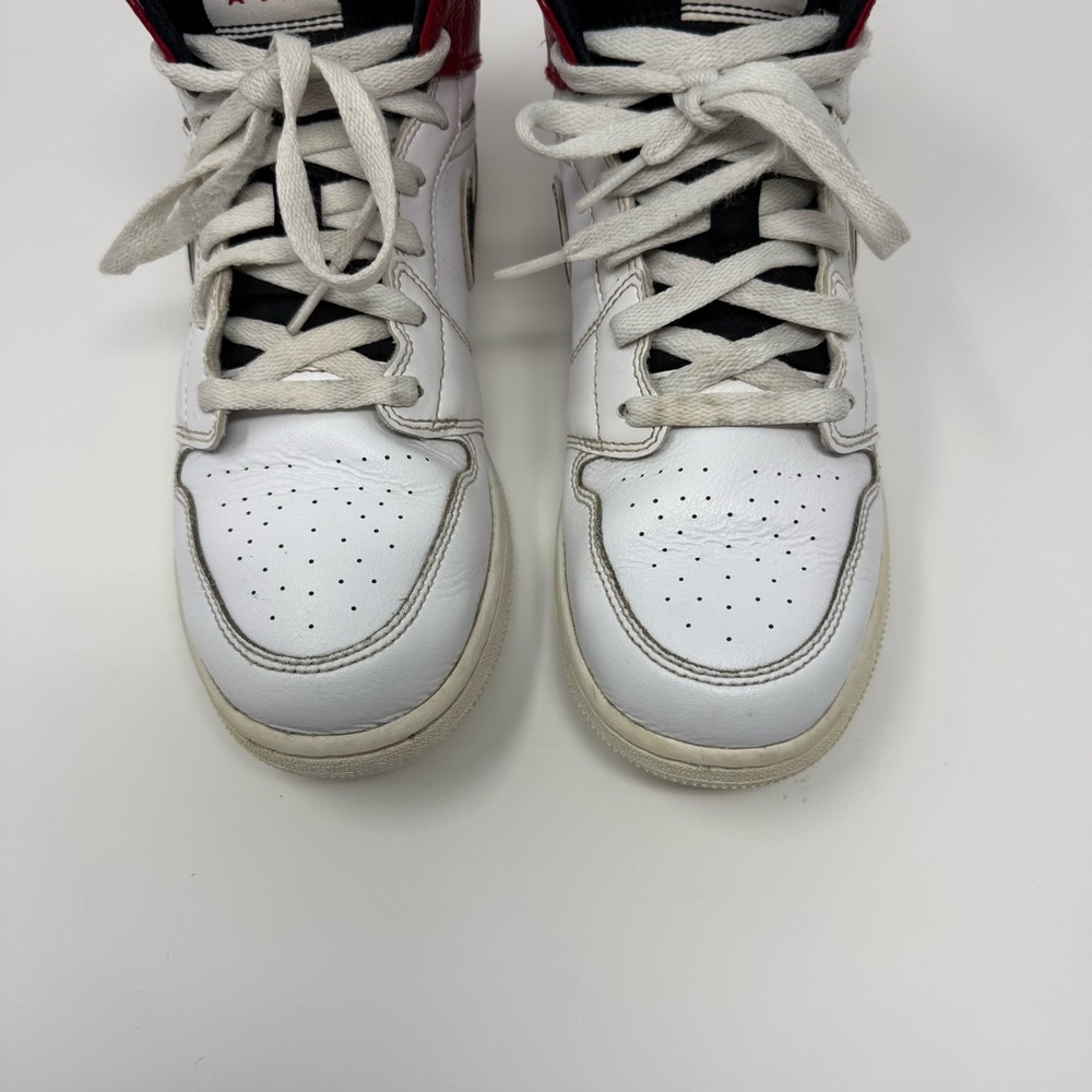 Size 6.5 Youth Nike Air Jordan 1 Mid white Chicago 554725-116 - Picture 4 of 14
